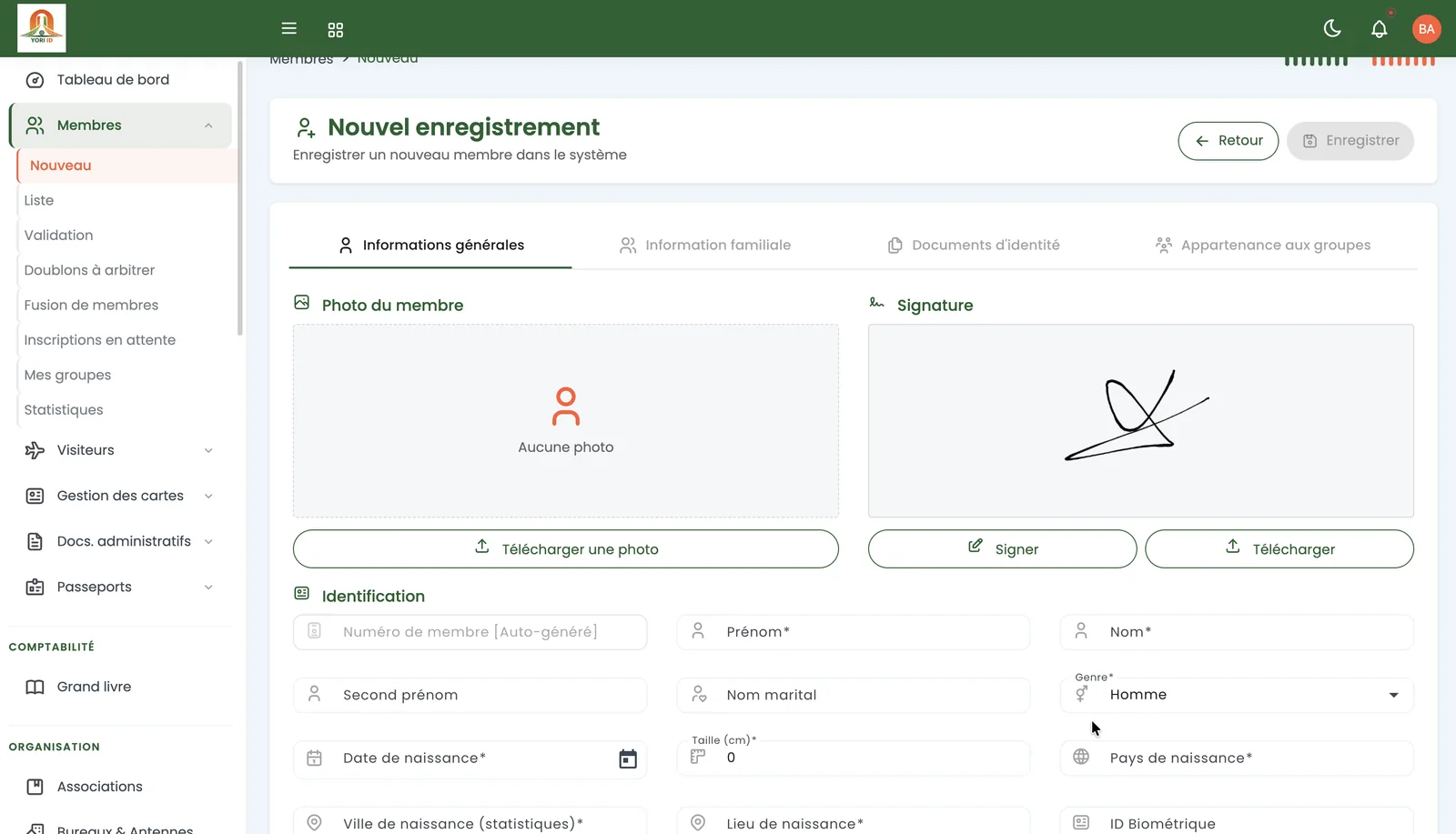 Formulaire d'enrôlement d'un membre : photographie, signature, identification, et onglets information familiale, documents d'identité et appartenance aux groupes
